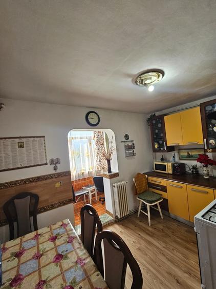 Apartament cu 3 camere în Cetate