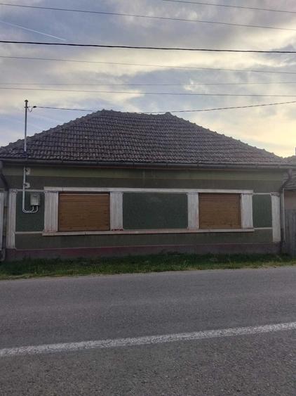 Casă cu 3 camere cu Teren 2500 Mp în Mădăras
