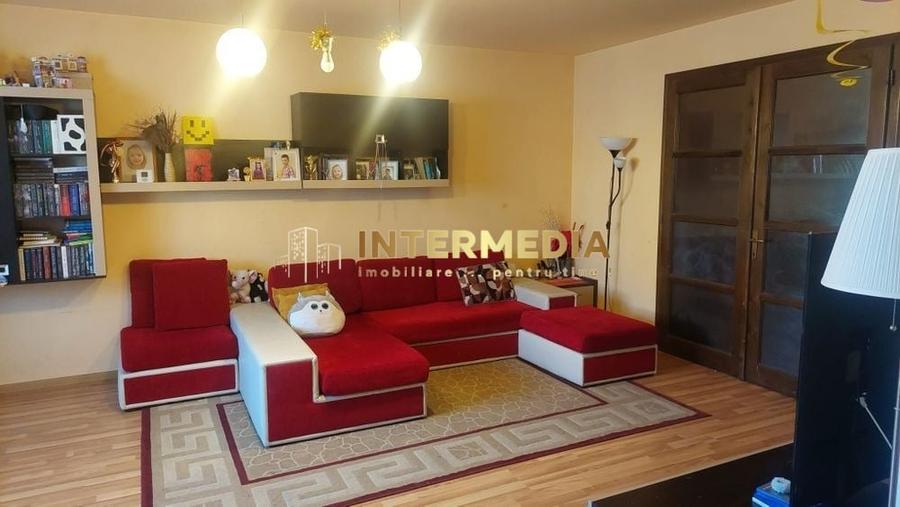 Casă individuală cu 3 camere cu Canalizare în Cetate
