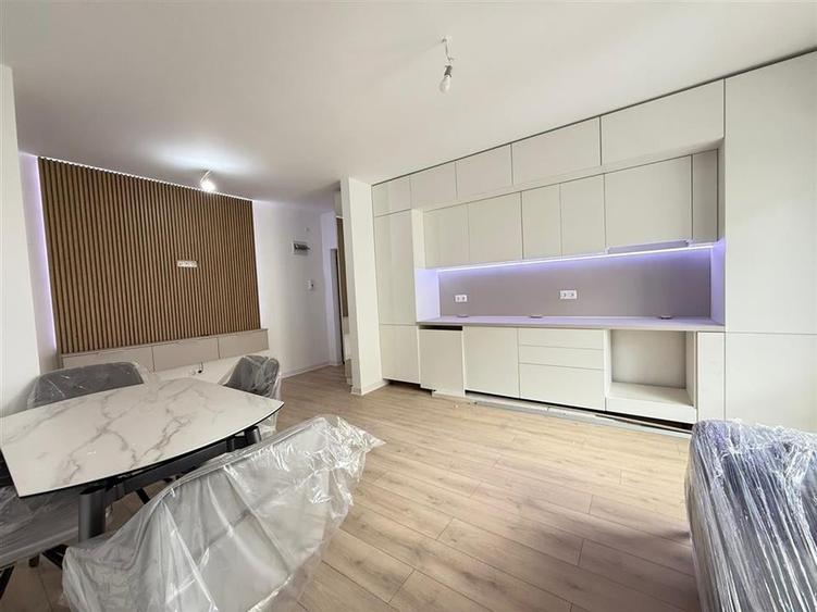 Apartament cu 3 camere decomandat în Exterior Sud