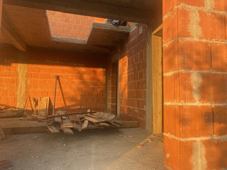 Duplex cu 4 camere cu Canalizare în Dumbrăvița