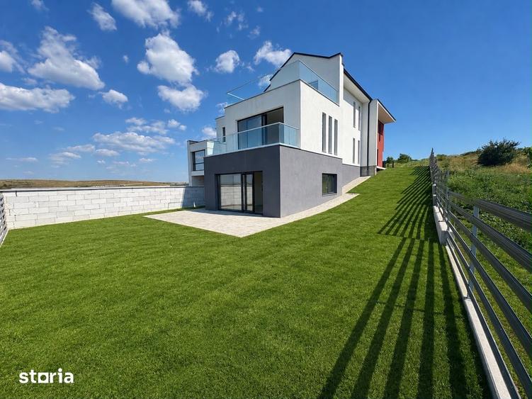 Casă cu 5 camere cu Teren 479 Mp în Sopor