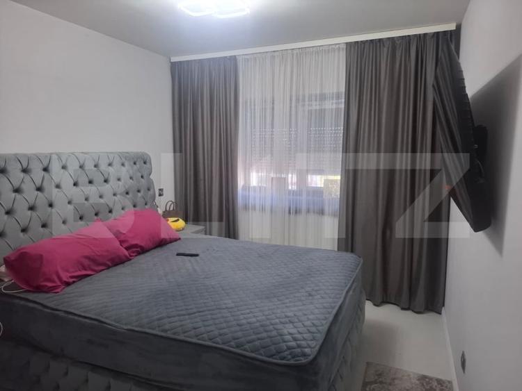 Apartament cu 3 camere decomandat, mobilat în Micro 12