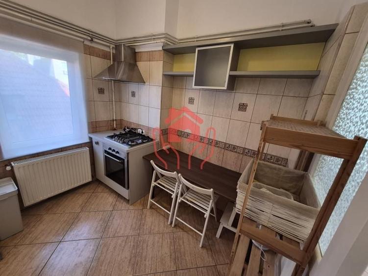 Apartament cu 4 camere semidecomandat, mobilat în P-ța Dorobanți