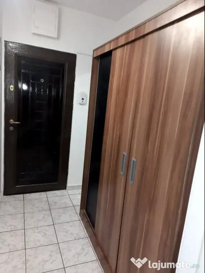 Garsonieră decomandată în Precista