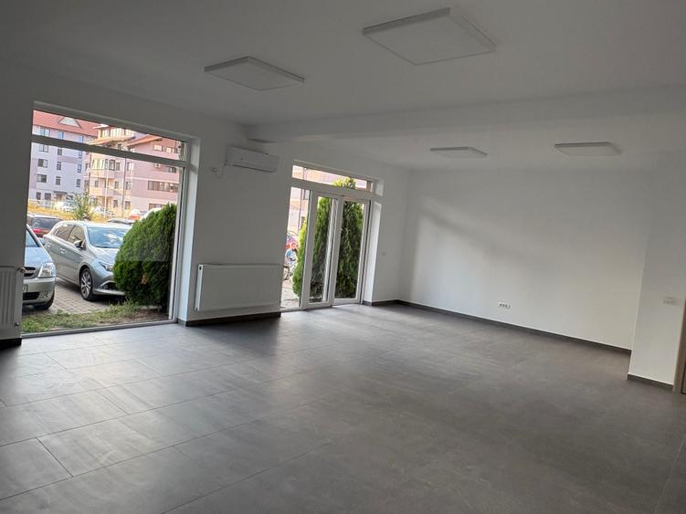 Spațiu comercial, de 45 mp, în Petrești