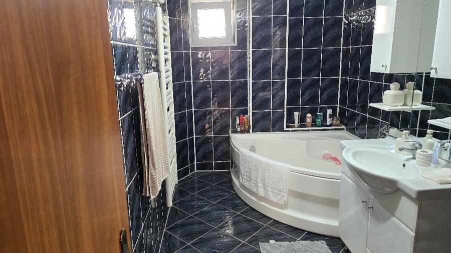 Apartament cu 3 camere decomandat în Dorobanți