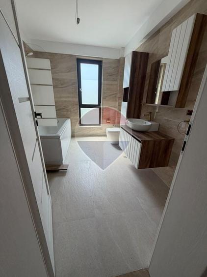 Apartament cu 3 camere decomandat, mobilat în 1 Mai