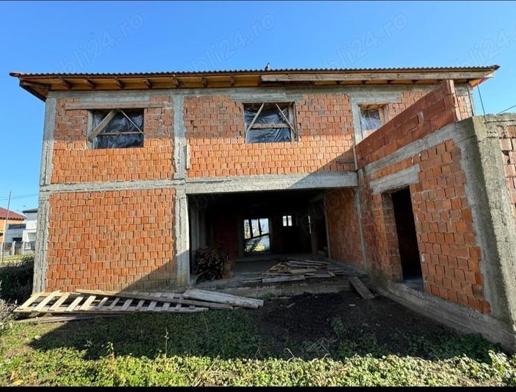 Casă cu 5 camere în Vladimirescu