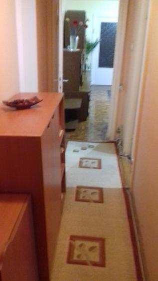 Apartament cu 3 camere semidecomandat, mobilat în Spitalul Județean
