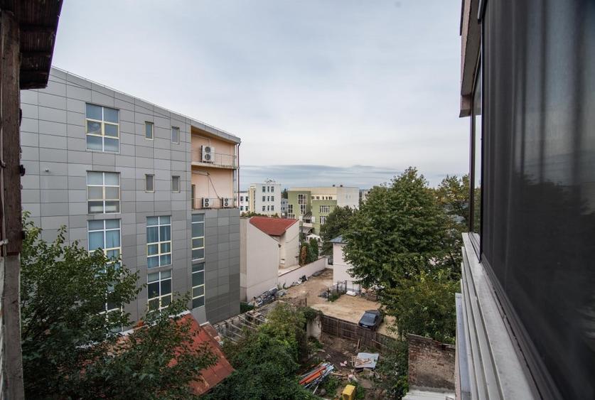 Apartament cu 2 camere decomandat, mobilat în Central
