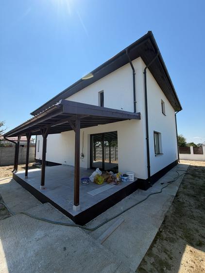 Casă cu 4 camere în Domnești