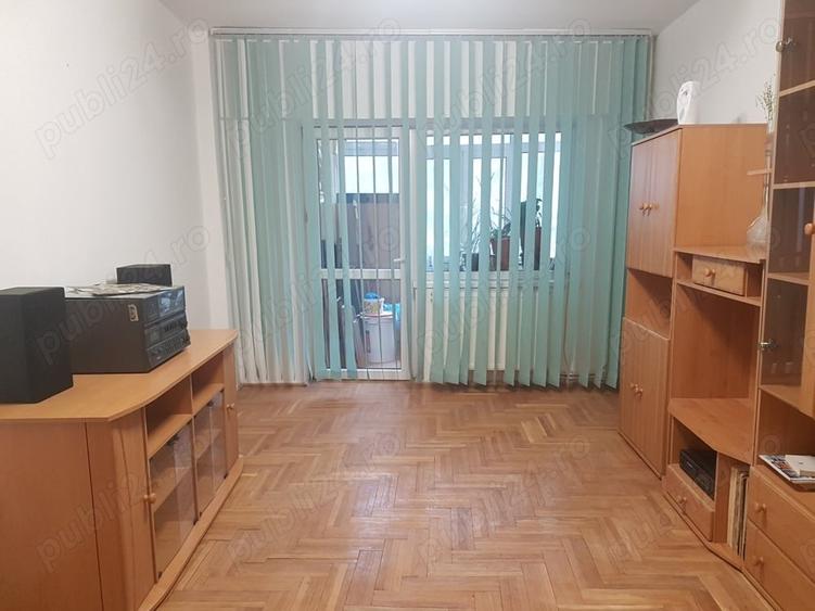 Apartament trei camere decomandat, etaj unu din patru, bloc deosebit, mobilat, doua balcoane inchise - 4