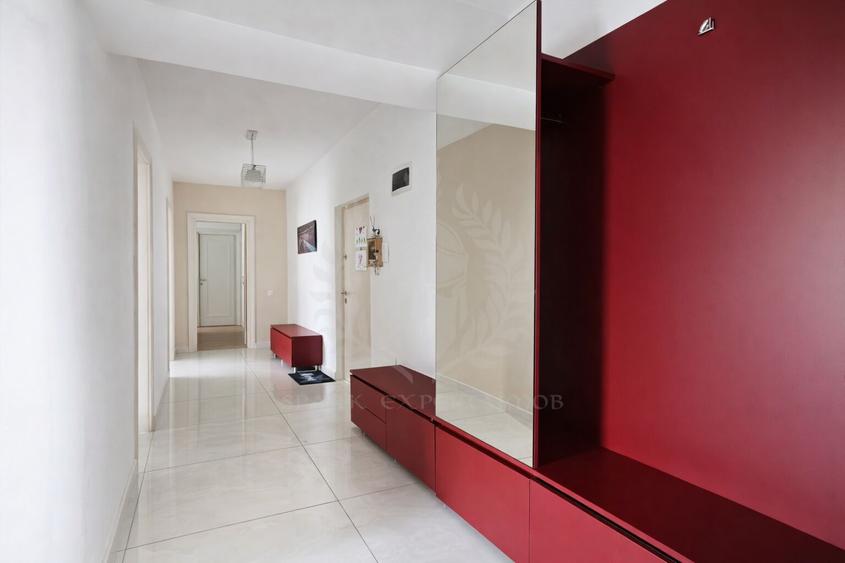 Apartament cu 3 camere decomandat, mobilat în 9 Mai