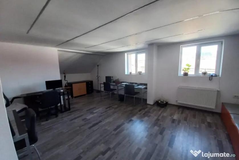 Casă cu 7 camere cu Teren 450 Mp în Central
