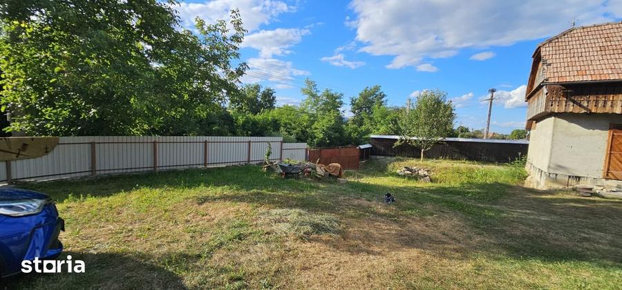 Casă cu 4 camere cu Teren 4908 Mp în Poduri