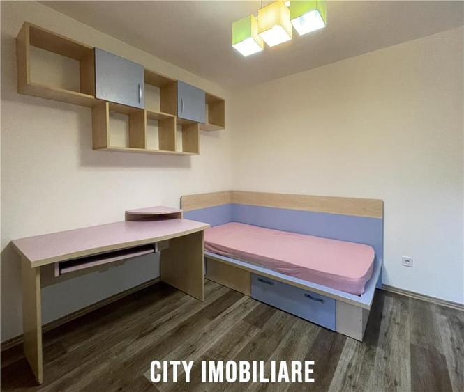 Apartament cu 3 camere semidecomandat, mobilat în Bună Ziua