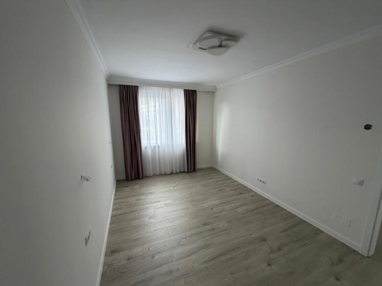 Apartament cu 4 camere decomandat în Florești