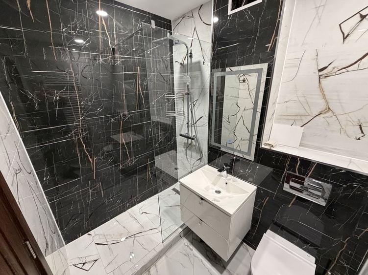 Apartament cu 3 camere decomandat în Exterior Vest