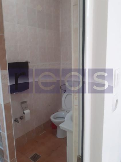 Casă individuală cu 8 camere cu Teren 200 Mp în Unirii