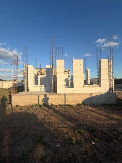 Casă individuală cu 2 camere cu Teren 250 Mp în Central