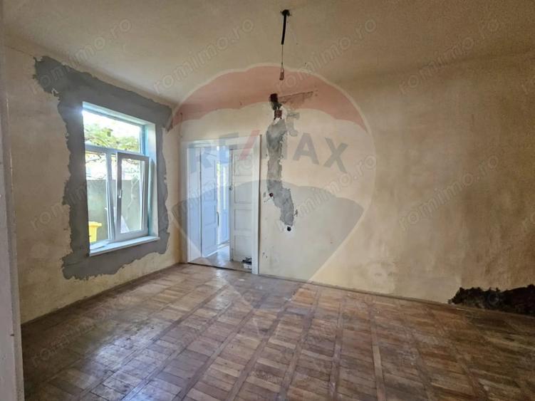 Casă cu 3 camere cu Teren 475 Mp în Central