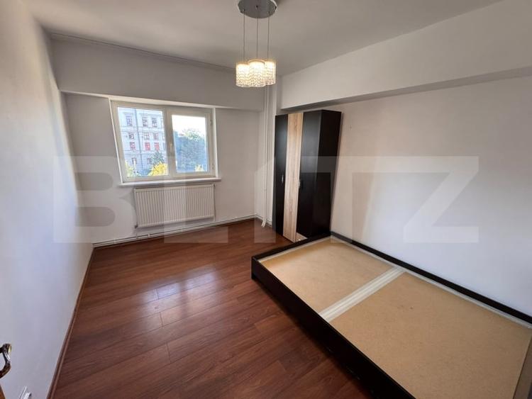 Apartament cu 3 camere decomandat, mobilat în Central