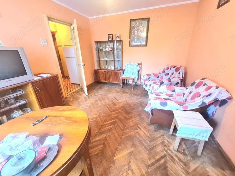 Apartament cu 3 camere semidecomandat în Viziru 1