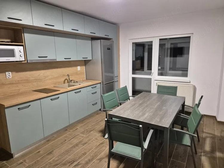 Apartament cu 4 camere decomandat în Central