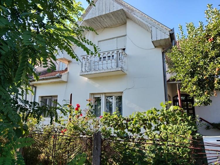 Casă individuală cu 5 camere cu Canalizare în Careiului