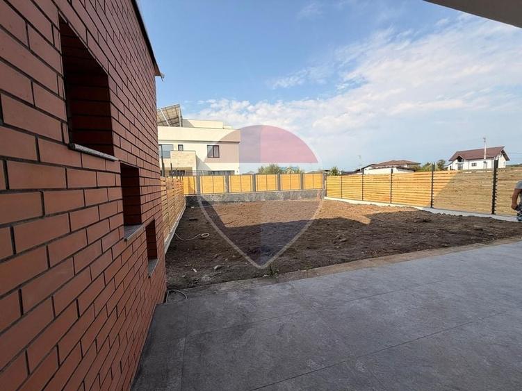 Casă individuală cu 4 camere cu Teren 352 Mp în Balotești
