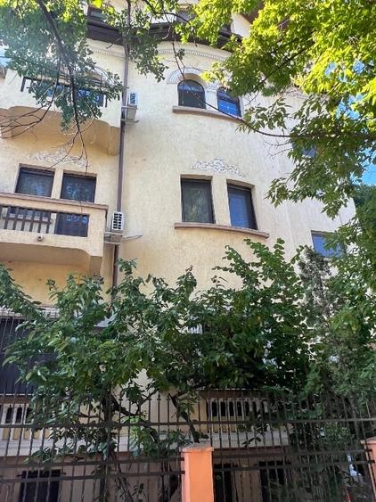 Apartament cu 4 camere decomandat în Primăverii