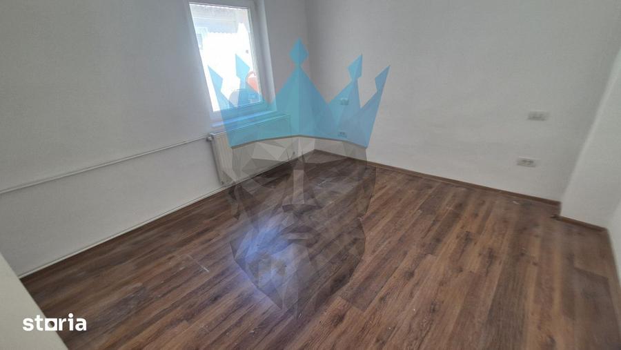 Casă cu 3 camere cu Teren 50 Mp în Tei
