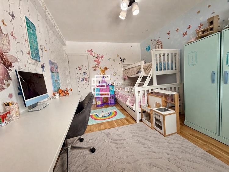 Duplex cu 5 camere cu Canalizare în Cristian