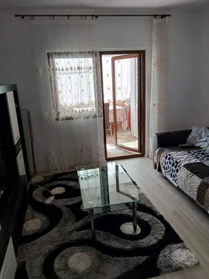 Inchiriez apartament 2 camere - 1
