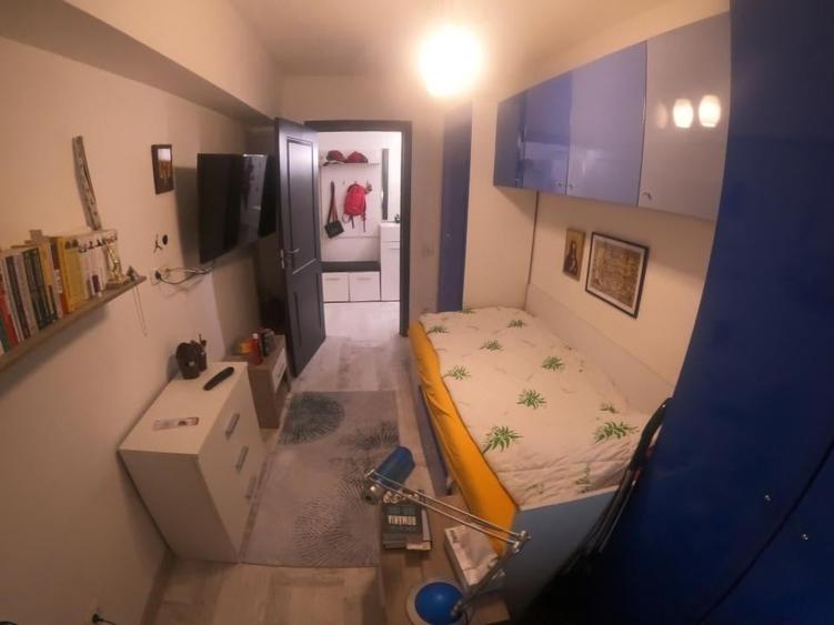 Apartament cu 4 camere decomandat în Central