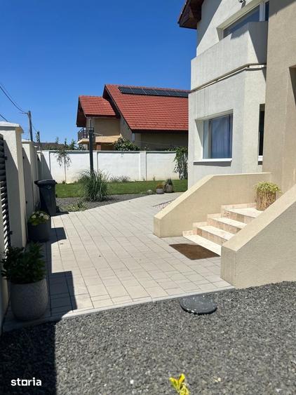 Casă cu 6 camere cu Teren 700 Mp în Moșnița Nouă