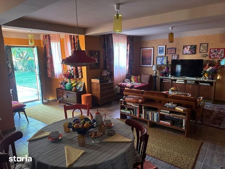 Casă cu 5 camere cu Teren 794 Mp în Sinești