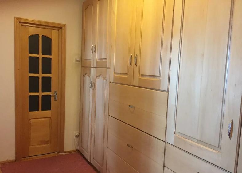Apartament cu 3 camere decomandat, mobilat în Independenței