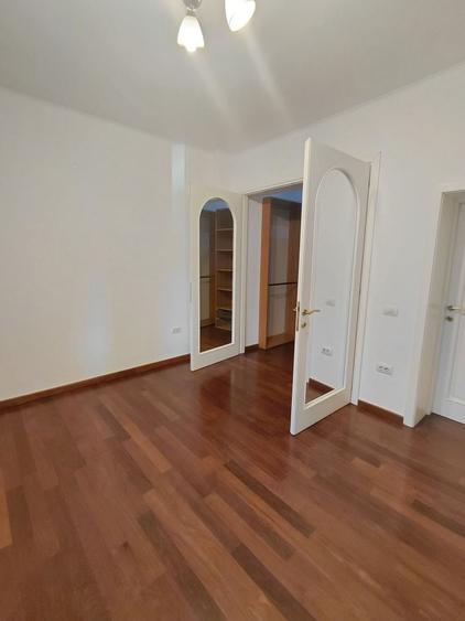 Apartament cu 4 camere semidecomandat în Aviatorilor