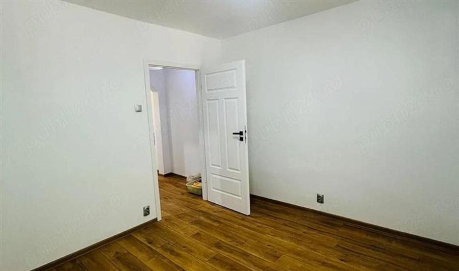 Apartament cu 4 camere decomandat în Tineretului