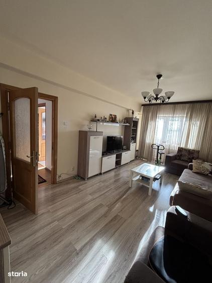 Apartament cu 4 camere decomandat în Central