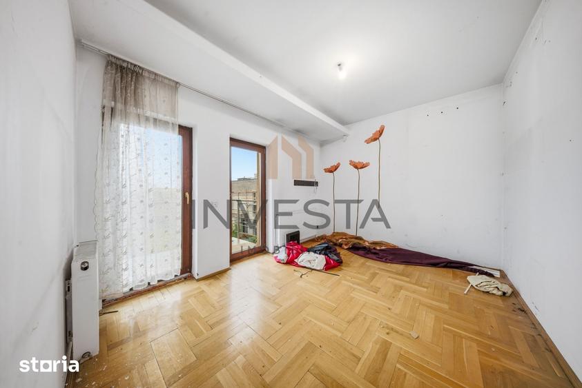 Casă cu 6 camere cu Teren 1150 Mp în Europa