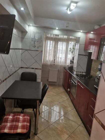 Apartament cu 3 camere decomandat, mobilat în Vest