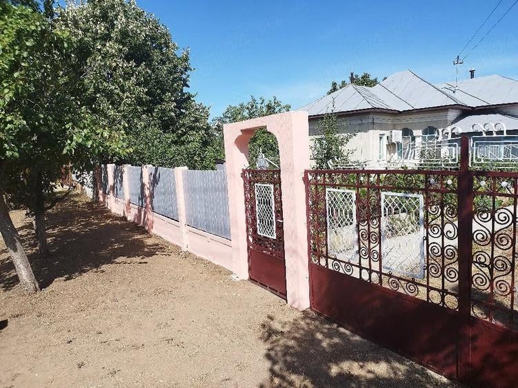 Casă cu Teren 4000 Mp în Calopăr
