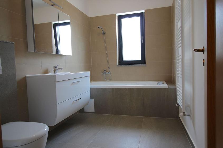 Apartament cu 3 camere decomandat, mobilat în Nord