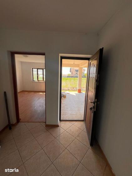 Casă cu 4 camere cu Teren 2704 Mp în Orlești