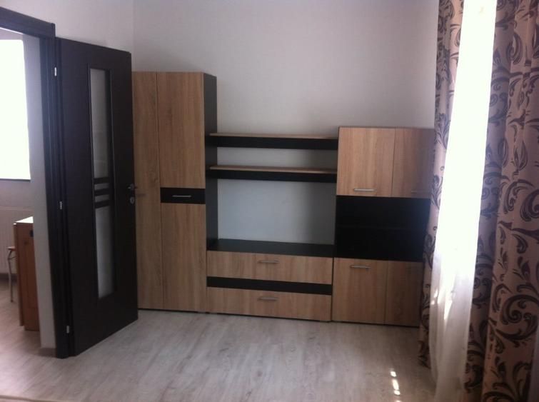 Apartament cu 3 camere semidecomandat în George Enescu