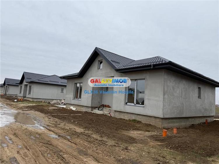 Casă cu 4 camere cu Teren 400 Mp în Săbăreni
