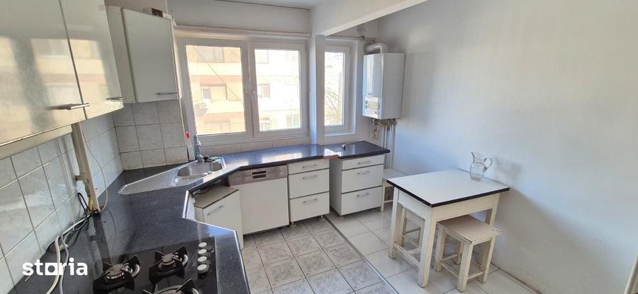 Apartament cu 3 camere în Romanilor